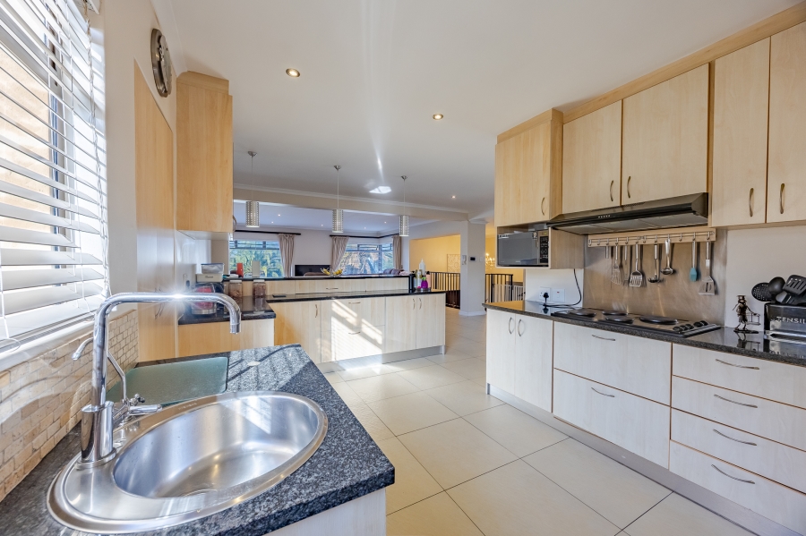 4 Bedroom Property for Sale in Flamingo Vlei Western Cape